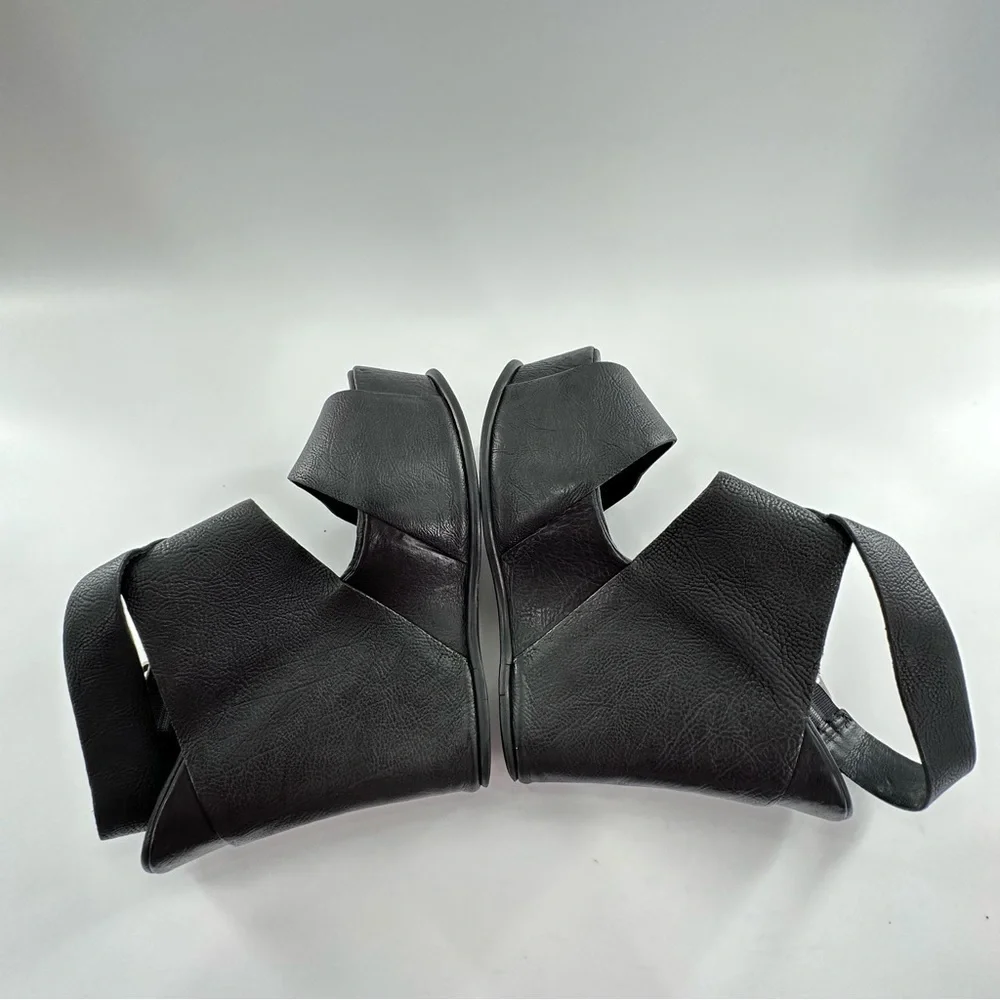 Vera Wang lavender heels size 10 41.5 black leather chunky platform avant-garde